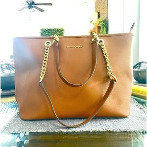 Michael Kors “Jet Set Travel Tote” classic clean inside, perfect condition!